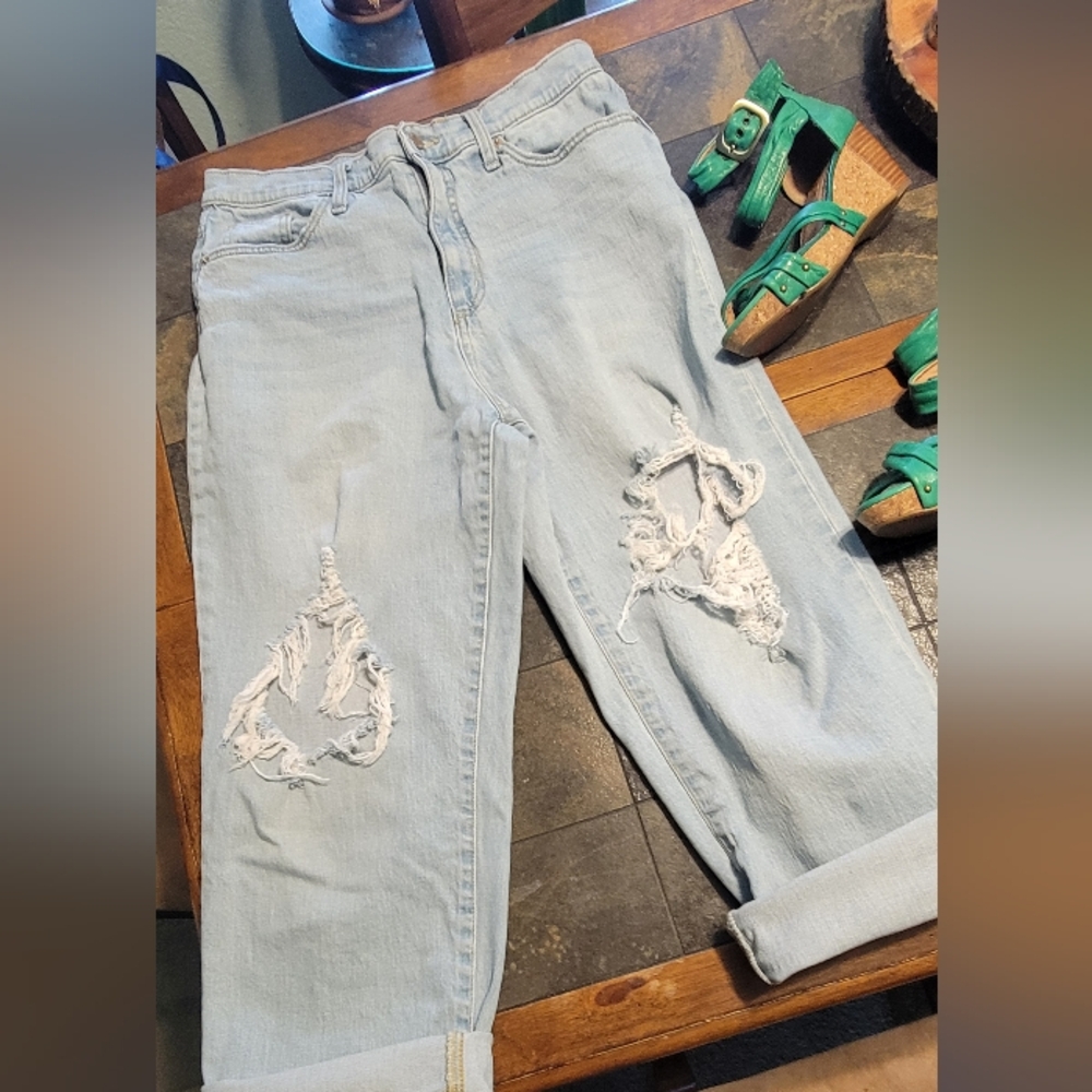 Universal Thread Jeans Size 12 Vtg Straight High Rise Distressed Tattered